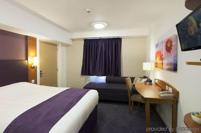 Crossroads By Chef & Brewer Collection Hotel Weedon Bec Екстериор снимка