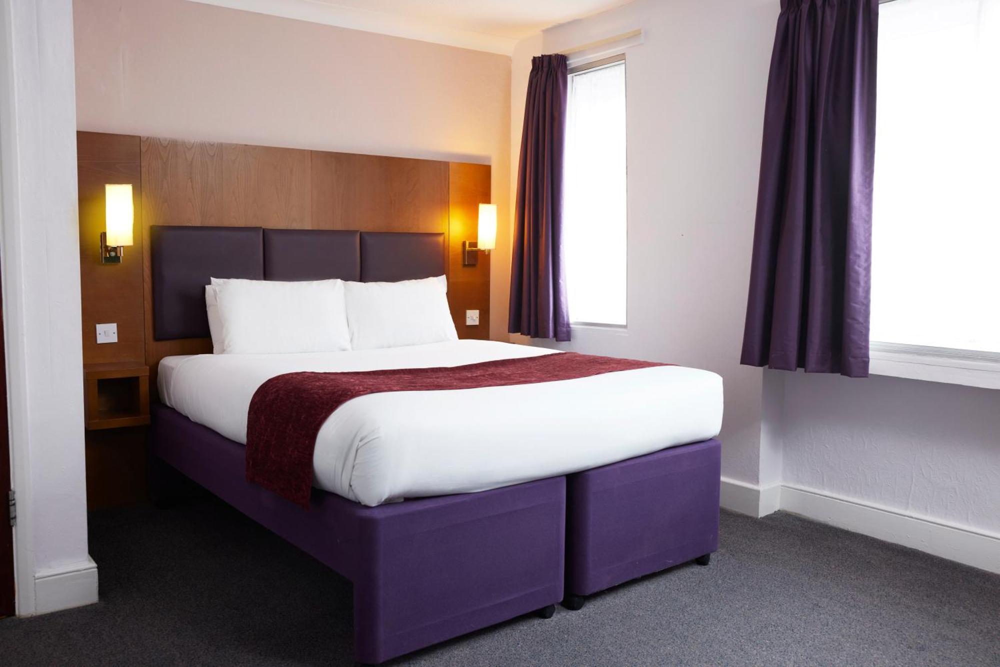 Crossroads By Chef & Brewer Collection Hotel Weedon Bec Екстериор снимка