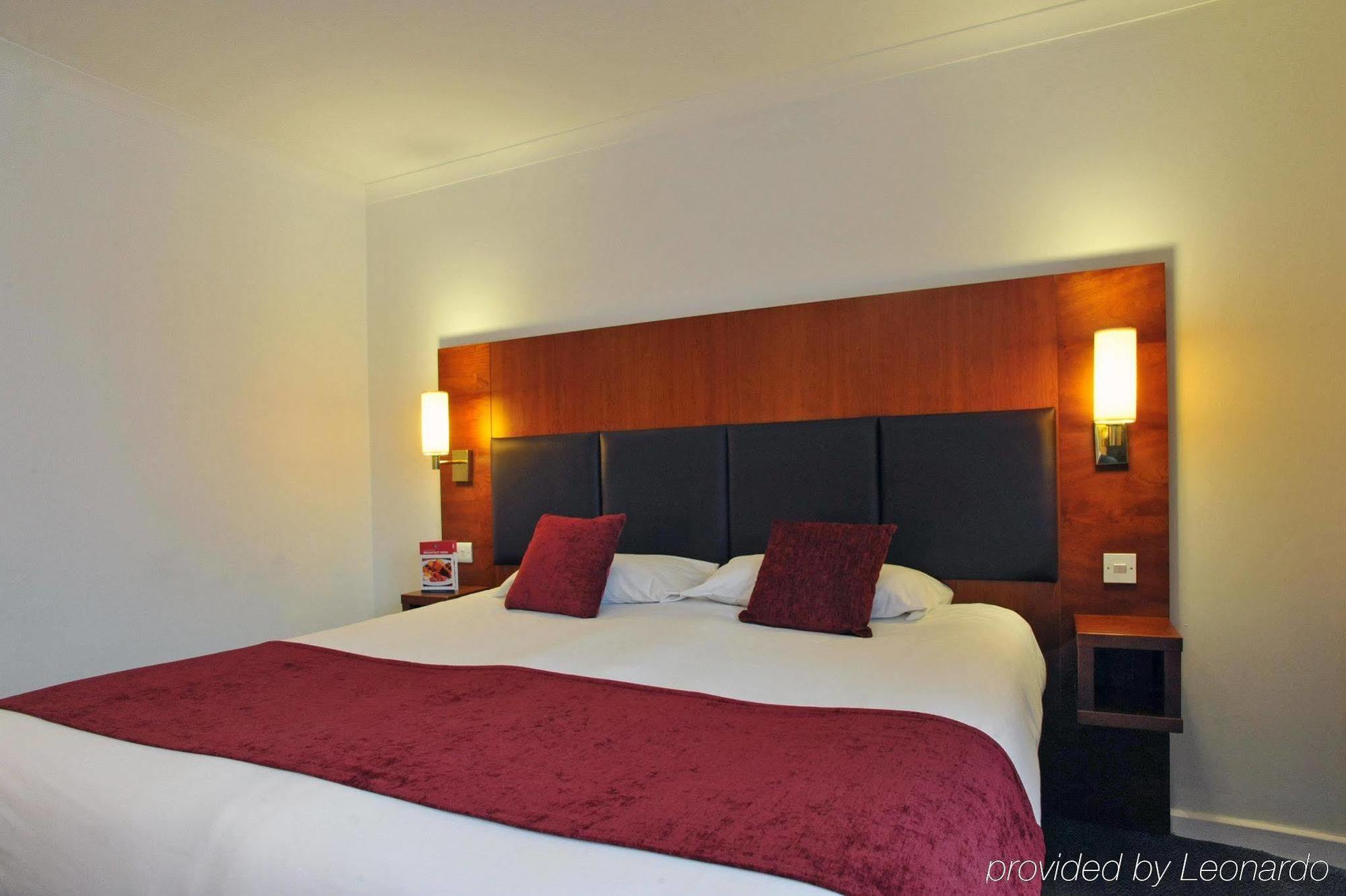Crossroads By Chef & Brewer Collection Hotel Weedon Bec Екстериор снимка